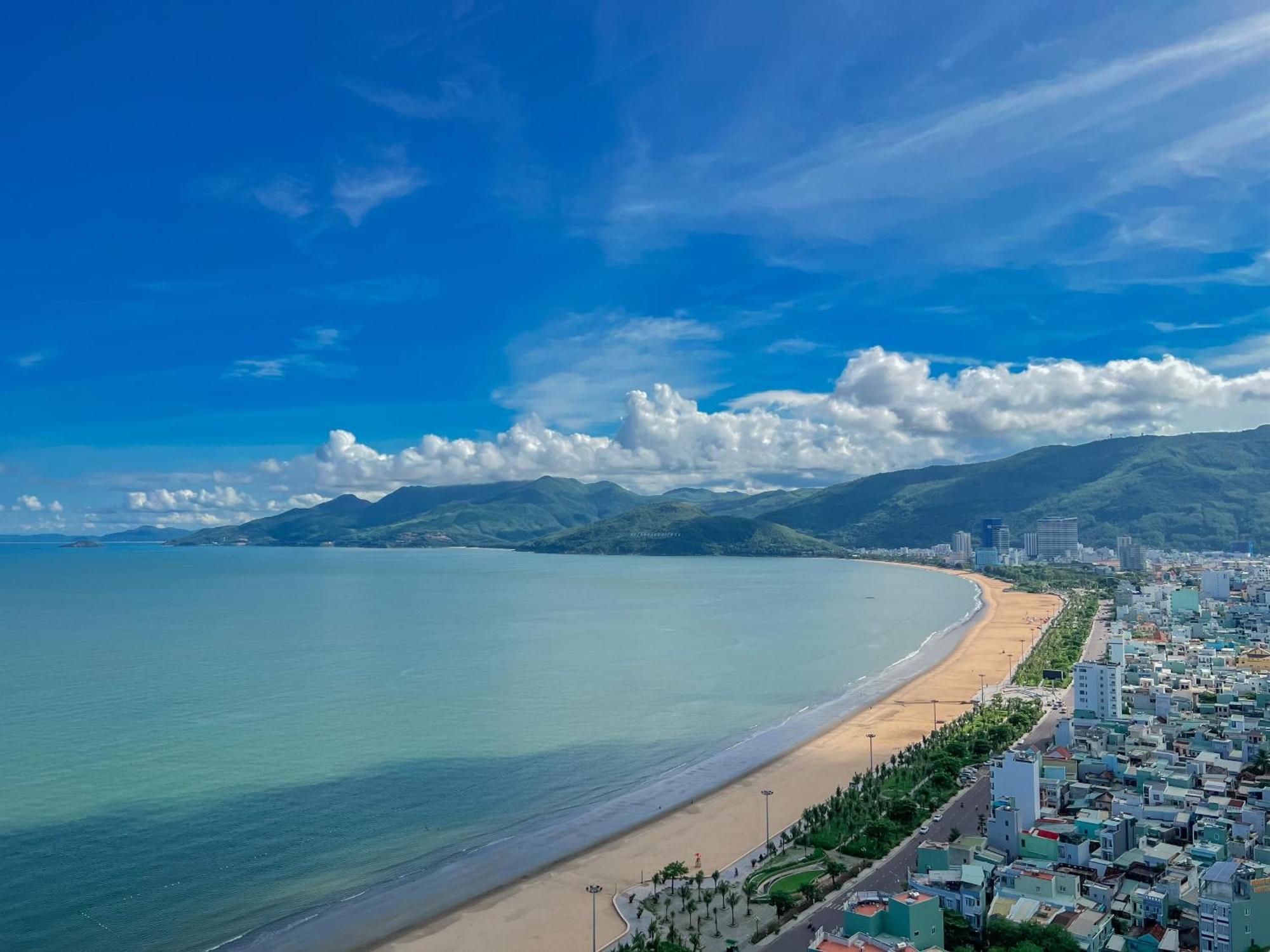 Tms Beachfront Apartment Quy Nhon Bay Exteriör bild